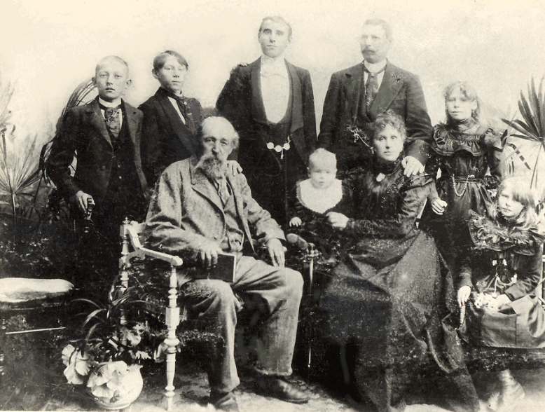3 Generationen (Vater, Großvater, Urgroßvater)